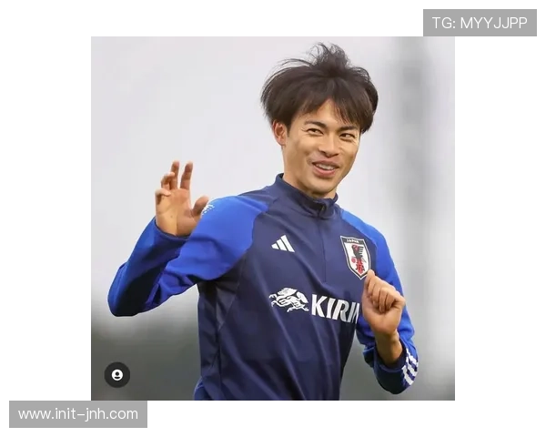 英超布莱顿就日本国脚三笘薰手持二战军官照片事件公开道歉